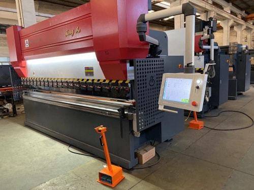 折彎機先行者：豐科機械數控折彎機助力鈑金加工，更高效更節能！? 